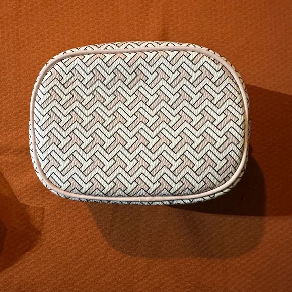 Cosmetic pouch - Picture 2 of 2